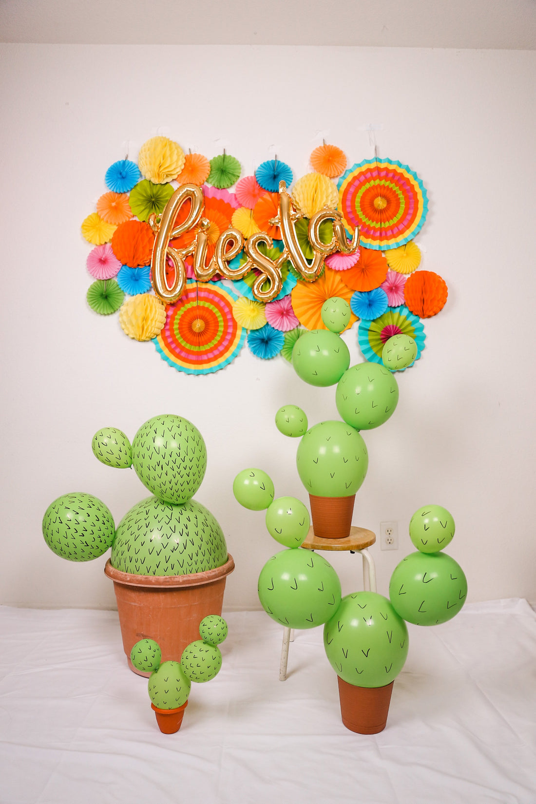 DIY: CUSTOM CACTI BALLOONS