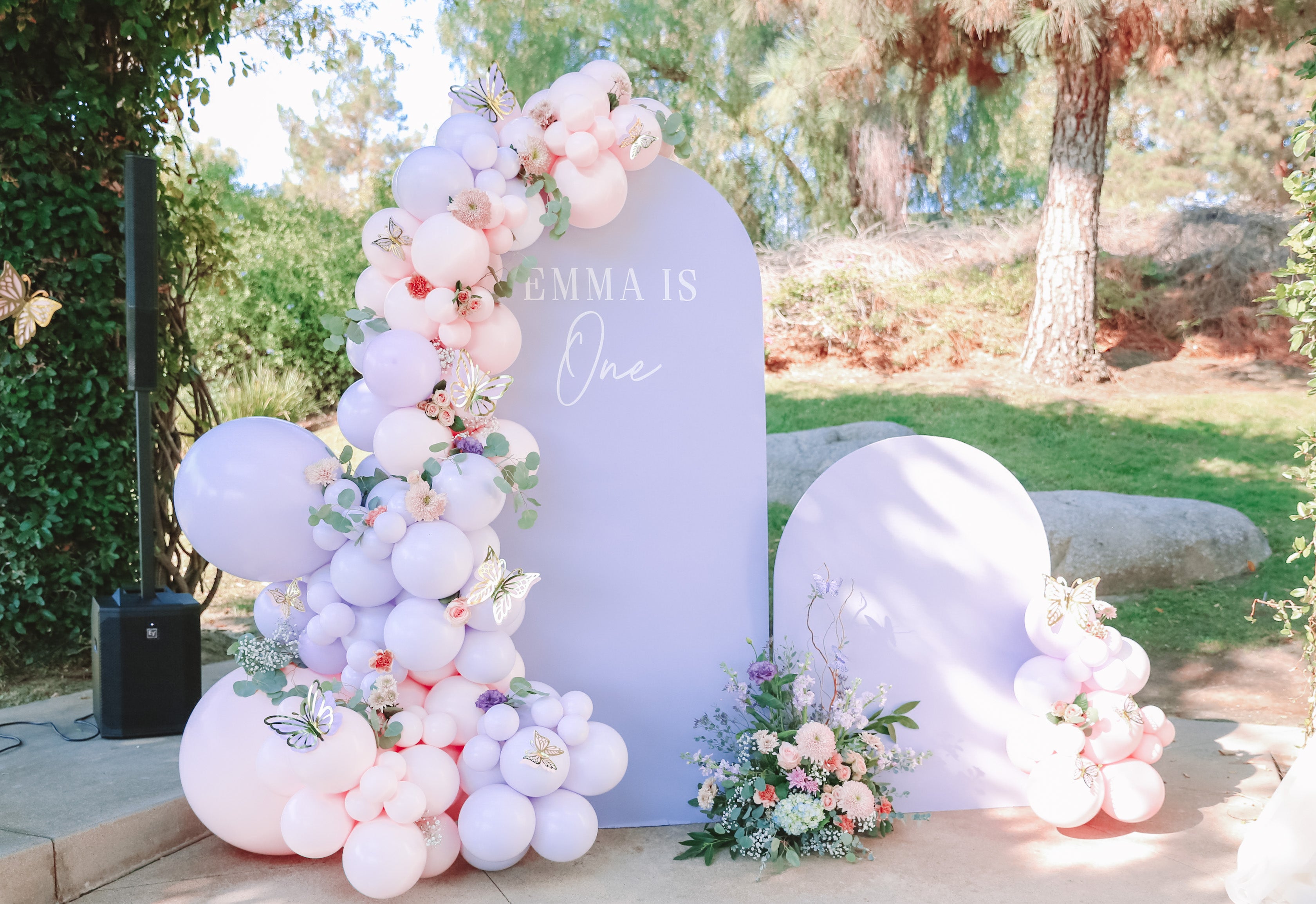 Arch backdrop and balloons